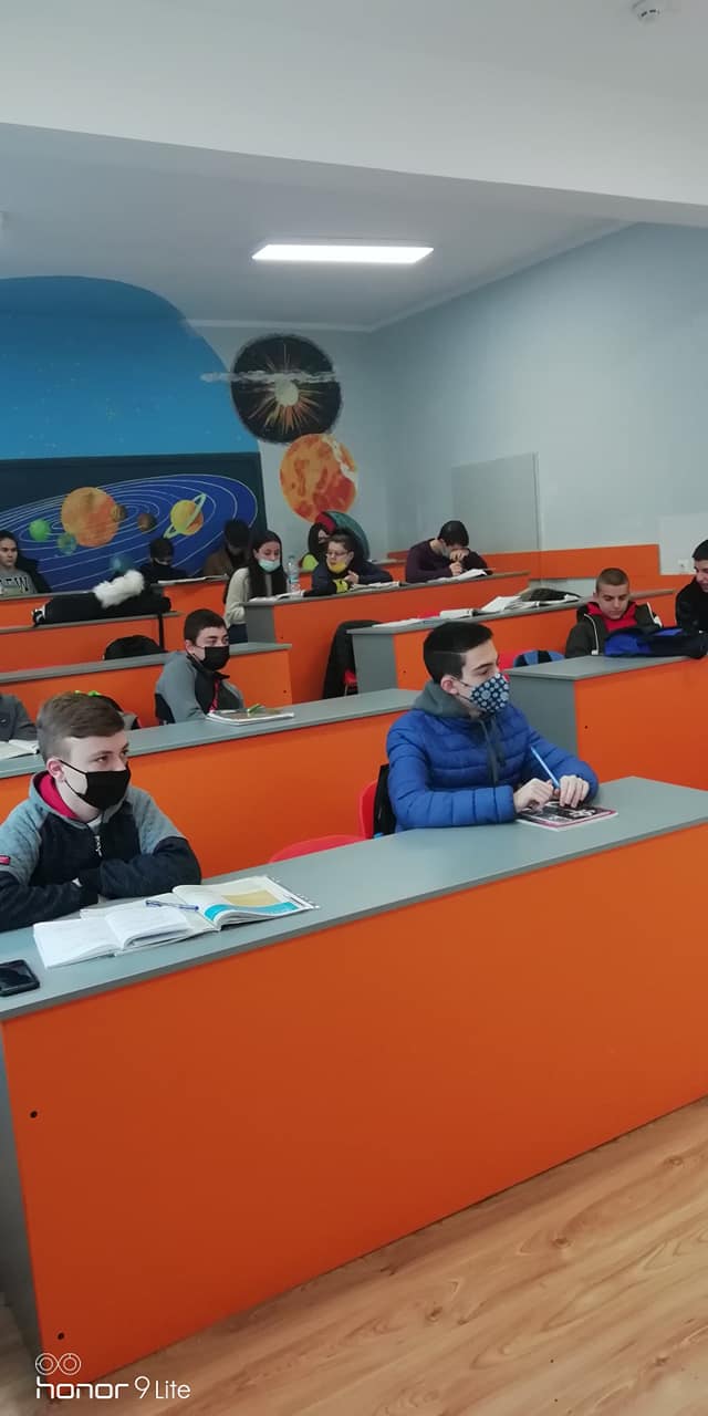 Модерното училище днес или как образователната институция учи младите да се изградят като личности
