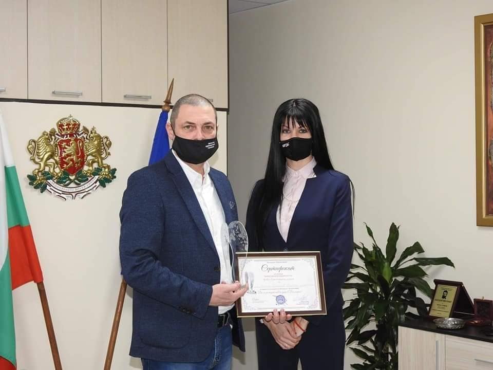 Признание за областния управител! Фондация го награди за всеотдайността му към двойките с репродуктивни проблеми