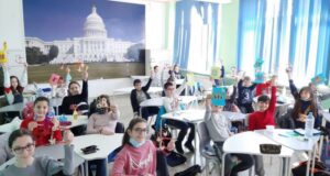 Как празникът може да учи на екология и грижа към мама и Майката-Природа, демонстрираха от Второ СУ