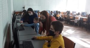 Ученици, участници в национални олимпиади по праграмиране, създадоха образователна игра по компютърно моделиране