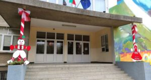 Откраднаха фигурите на Пижо и Пенда от входа на Втора гимназия